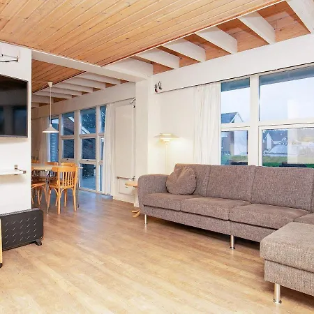 Holiday home Xliv *